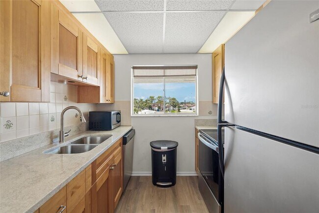 Building Photo - 708 S Tamiami Trl