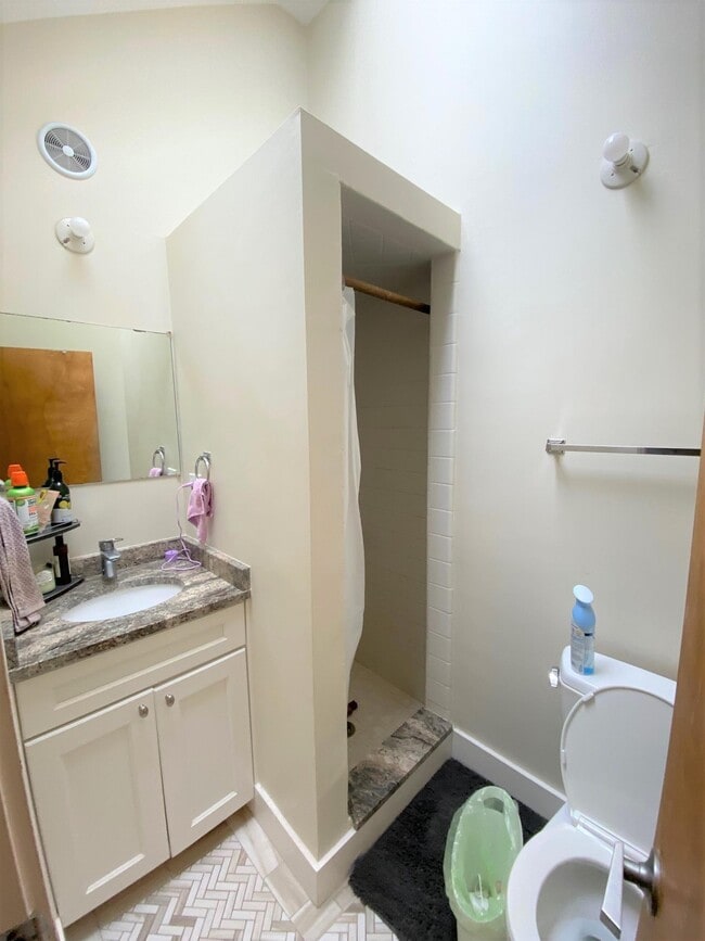 Building Photo - 9 Everett St