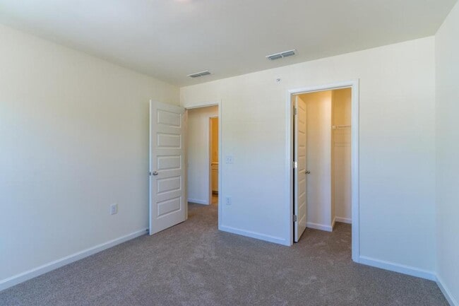 Building Photo - 1204 Grenshaw Dr