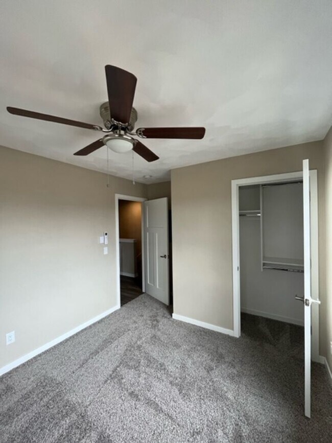 Building Photo - 485