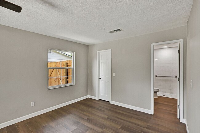 Building Photo - Renovated 3 bedroom/ 2 bathroom home in Mandarin
