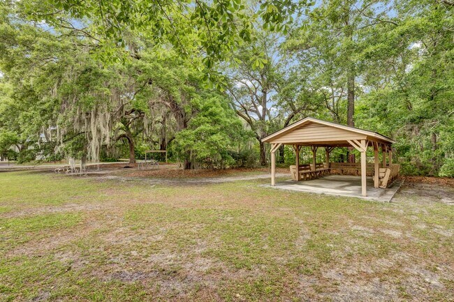 Building Photo - Beautifully Renovated 3 bed/2.5 bath in Ri...
