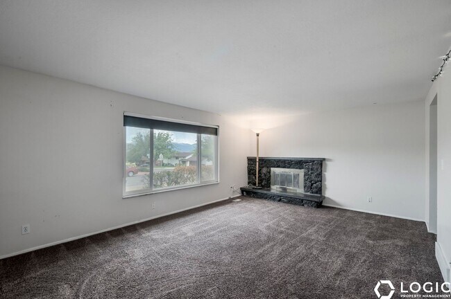 Building Photo - 12055 Cinnamon Ridge Rd