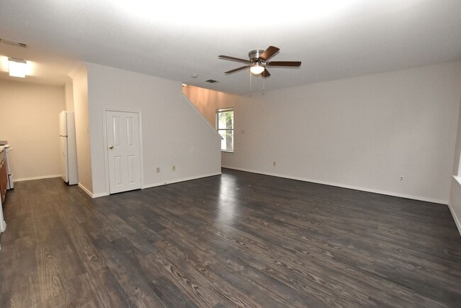 Building Photo - 921-923 Sagewood Trail