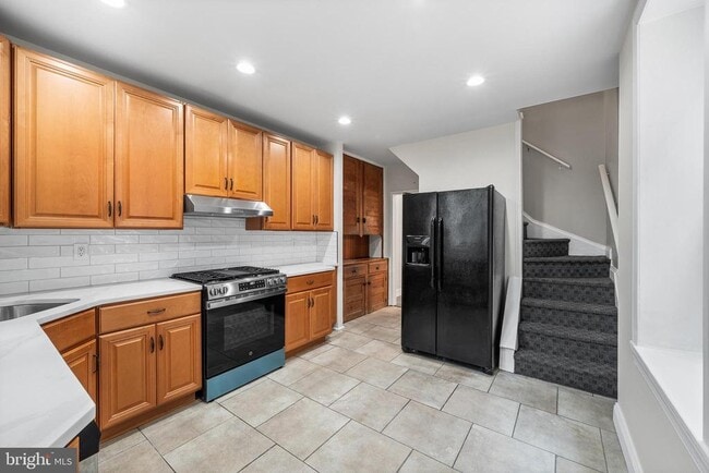 Building Photo - 619 S 42nd St