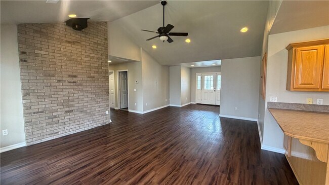 Building Photo - 77 Ingleborough Dr