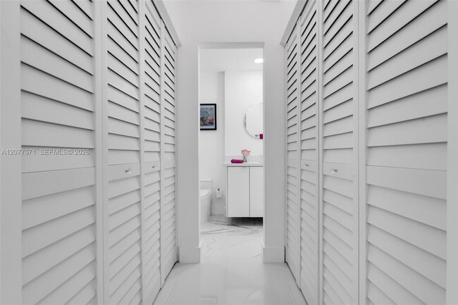 Building Photo - 3843 Alcantara Ave