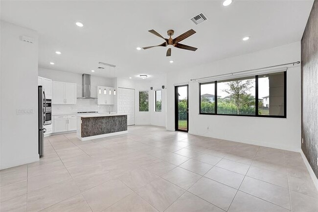 Building Photo - 10780 Oceano Wy