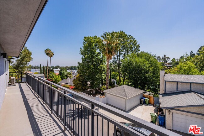 Building Photo - 5343 Tendilla Ave