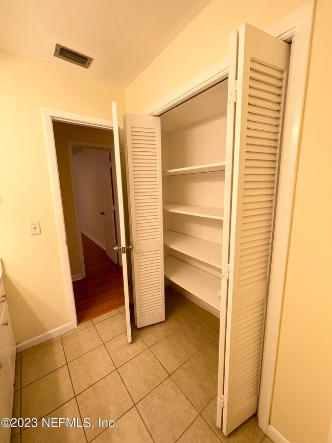 Building Photo - 5391 Golf Course Dr