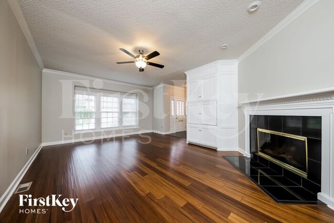 Building Photo - 914 Flicker Ln