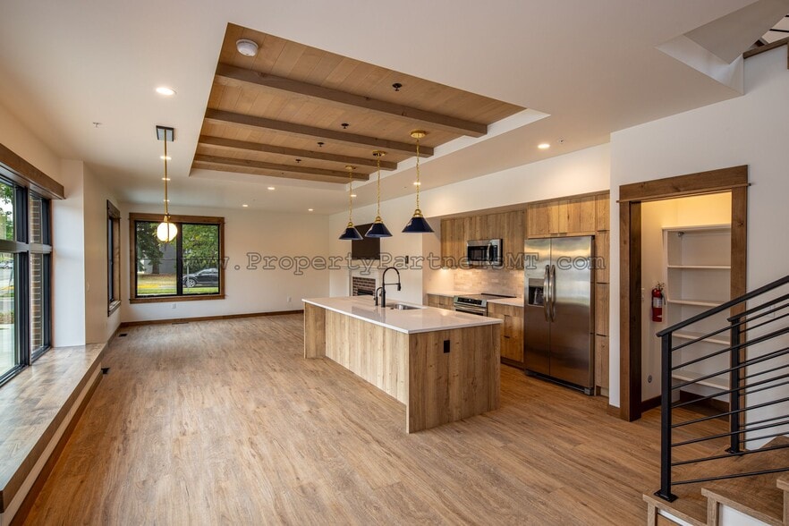 Building Photo - 824 S 8th Ave