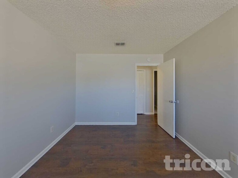 Building Photo - 7580 Falcon Trace Dr W