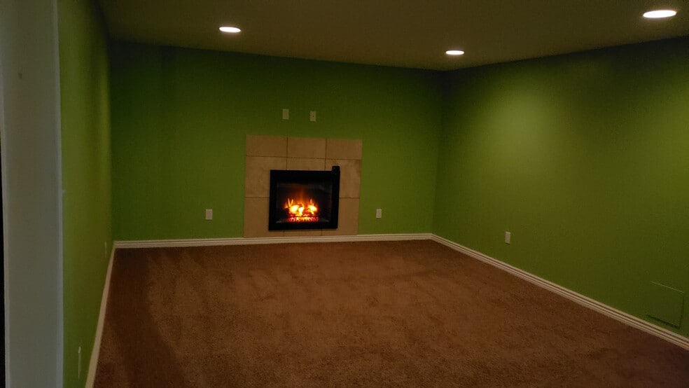 Living Room - 1079 S Woodruff Ave