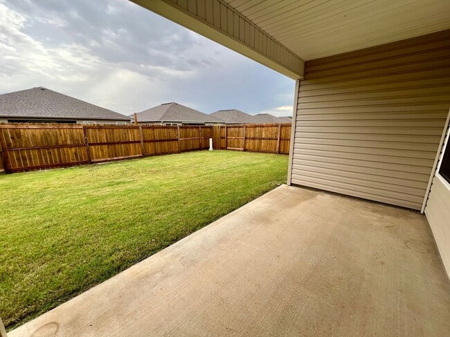 Building Photo - 8109 Dogwood Dr
