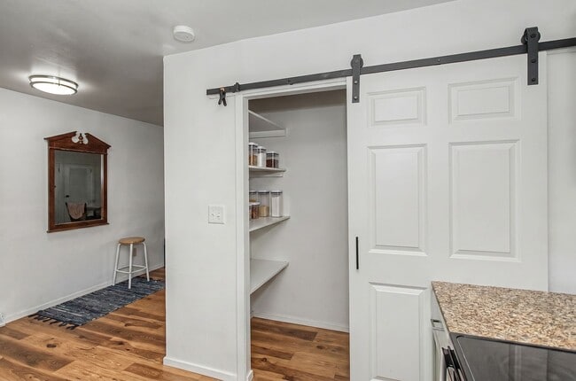 Building Photo - CHARMING RANCH!! 3 Bed, 1 Bath Home in Ames