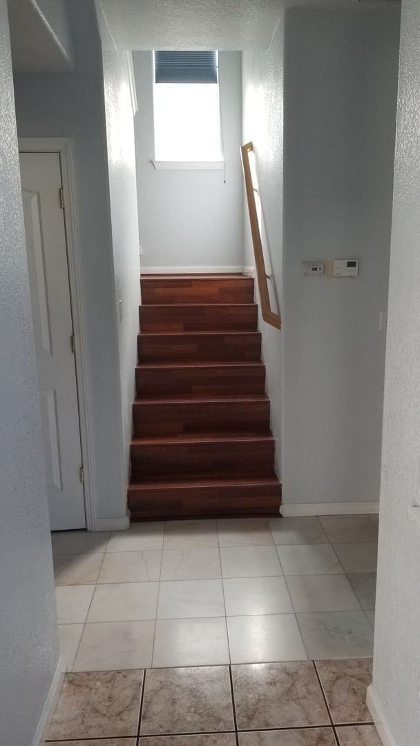 Building Photo - Beautiful 4 bedroom/2.5 bath South Davis Home!