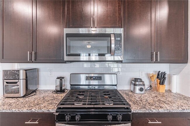 Building Photo - 1452 Villageside Ct