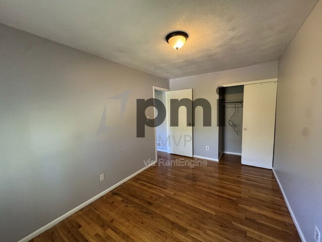 Building Photo - 3029 Rotunda Ct S