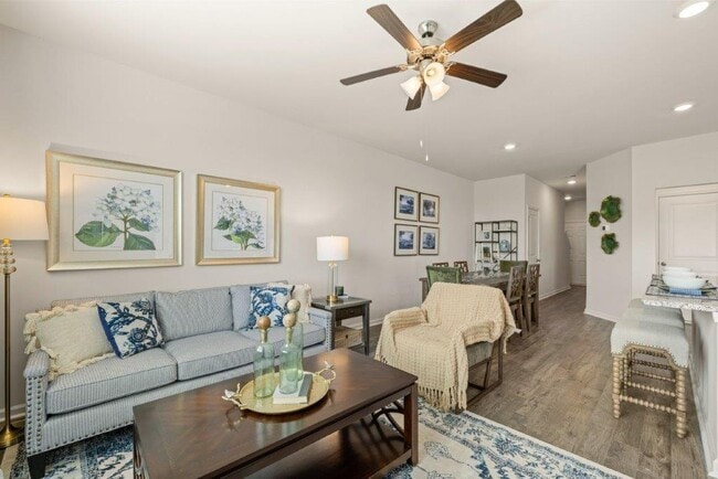Building Photo - 811 Grovebury Ct