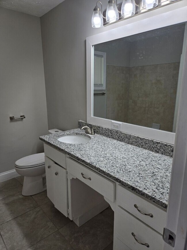 Building Photo - FOR RENT in Central Columbus! Available Now!