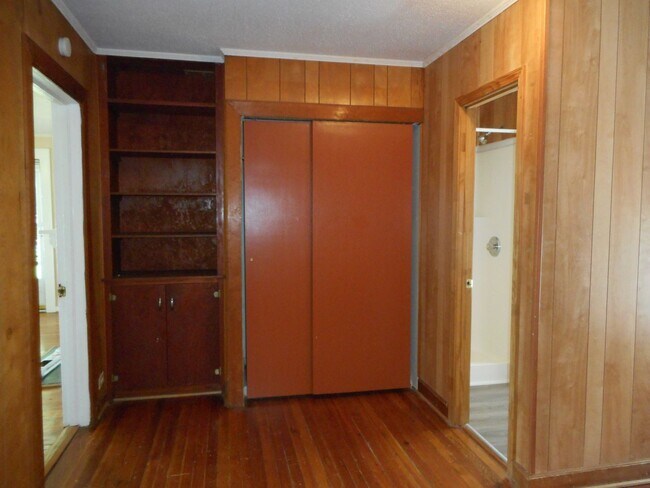 Building Photo - 4 Bedroom Near Downtown & Winthrop!