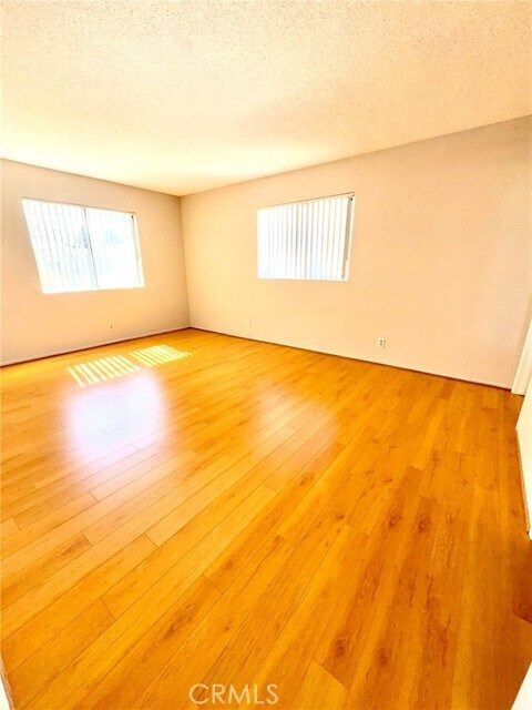 Building Photo - 430 E San Jose Ave