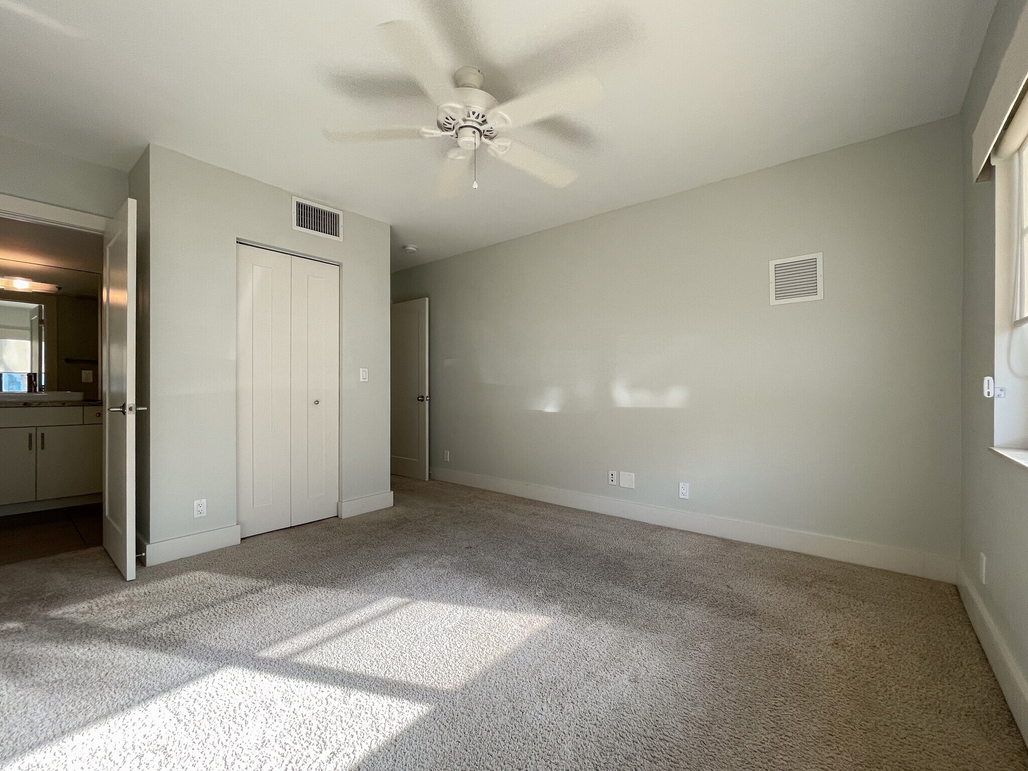 Building Photo - 64 Isle Of Venice Dr