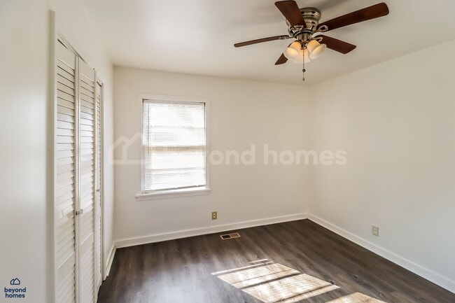 Building Photo - This 3 bedroom / 1 full bath and 1,284 sq feet House will Blow Your Mind!
