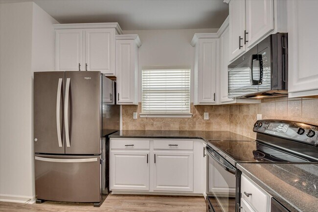 Building Photo - 476 Lory Ln