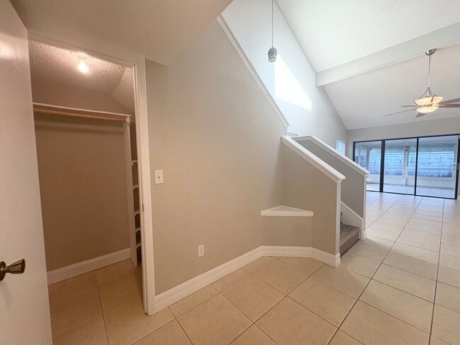 Building Photo - Fantastic 3 BR Lake Mary Home with vaulted...