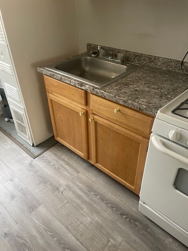 Building Photo - 429 Burbank St SE