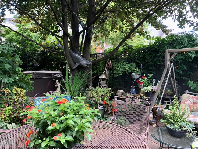 Building Photo - 57 Vine St