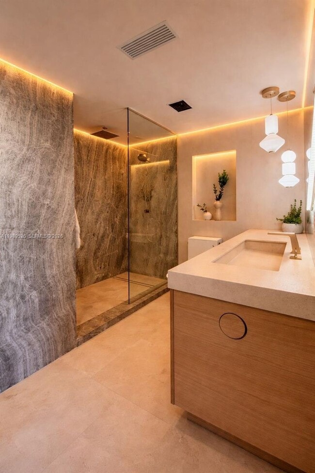 Building Photo - 1000 West Ave