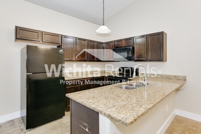 Building Photo - 3 bedroom 2 bath duplex - Derby Schools