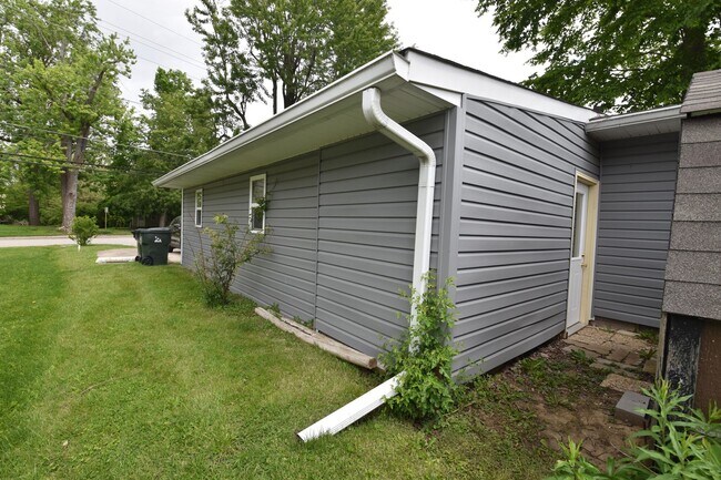 Building Photo - Fortville 3 bedroom Home