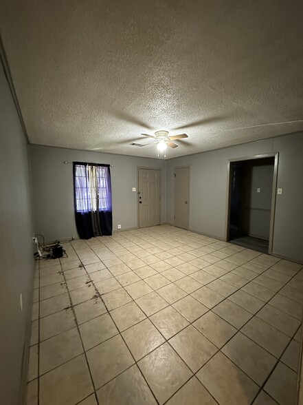 Building Photo - 105 Wells Dr