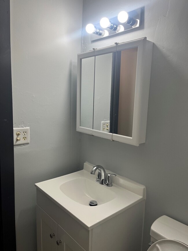 Building Photo - 208 Logan-