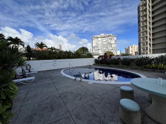 Building Photo - 710 Lunalilo St