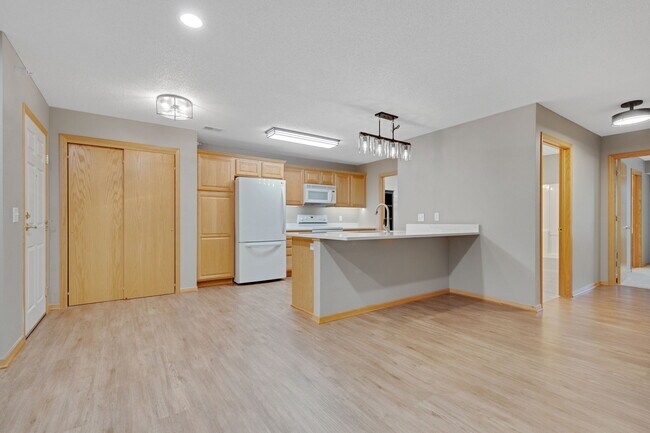 Building Photo - 15631 Linnet St NW