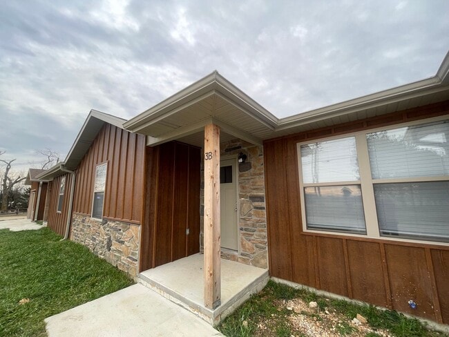 Building Photo - New Never Occupied - Brand New 2 bedroom 2 bath Duplex in Kimberling City, MO