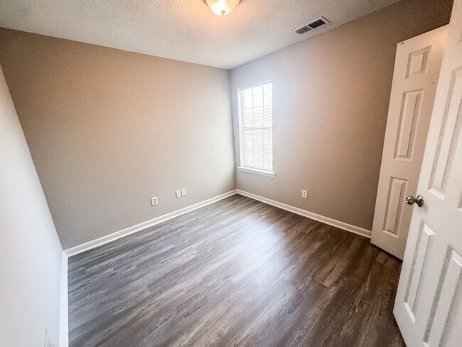 Building Photo - 6900 Wrigley Dr