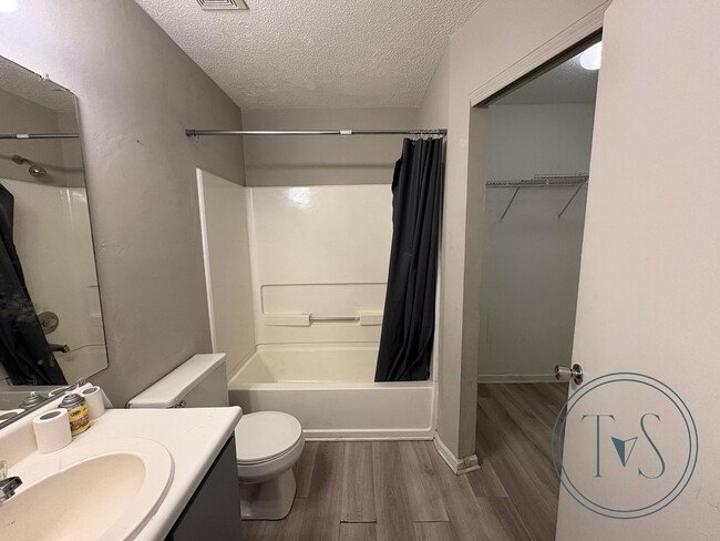 Building Photo - *RATE DROP ALERT (was $1,850/month)!*