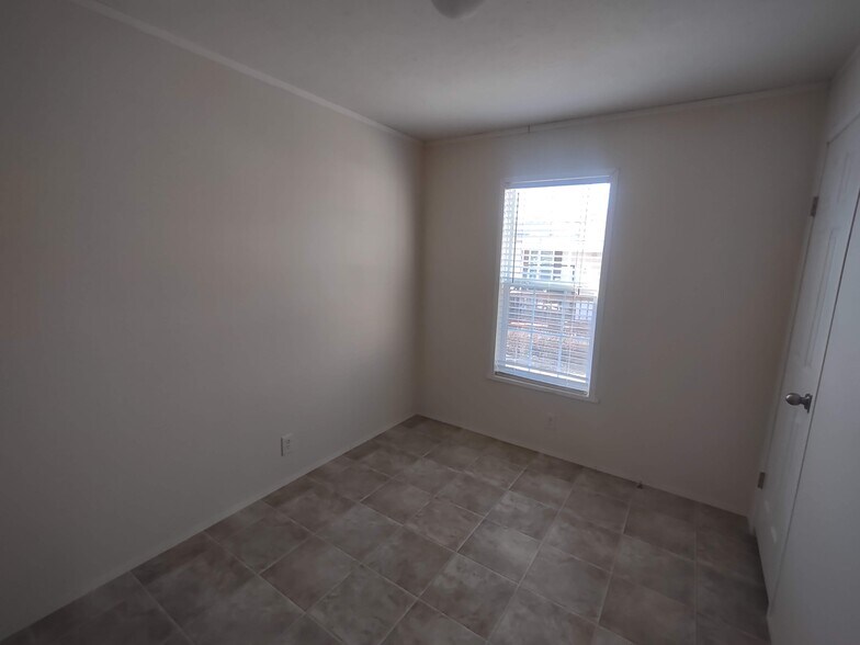 Building Photo - 2304 Wellington Green Dr