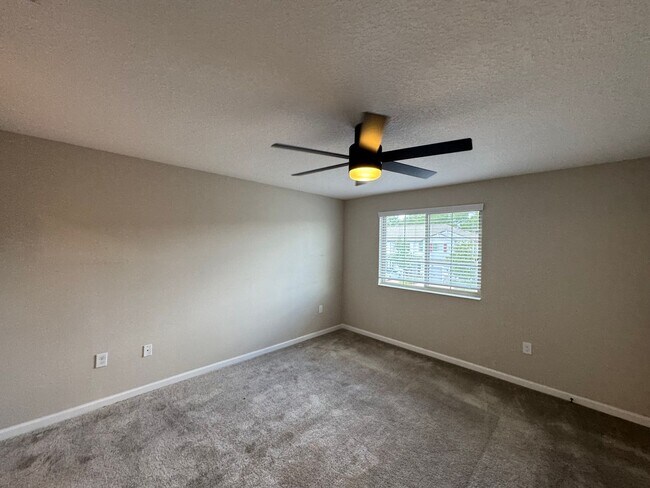 Building Photo - 3 BD/2.5 BA Home, Modern Elegance Meets Ev...