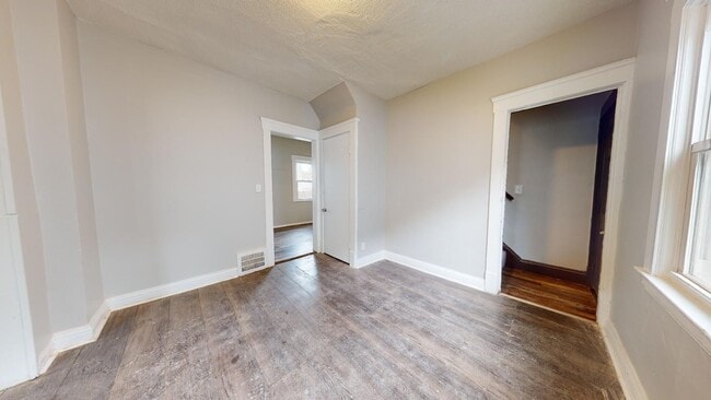 Building Photo - Old Brooklyn - 4 Bedroom Single Family Home