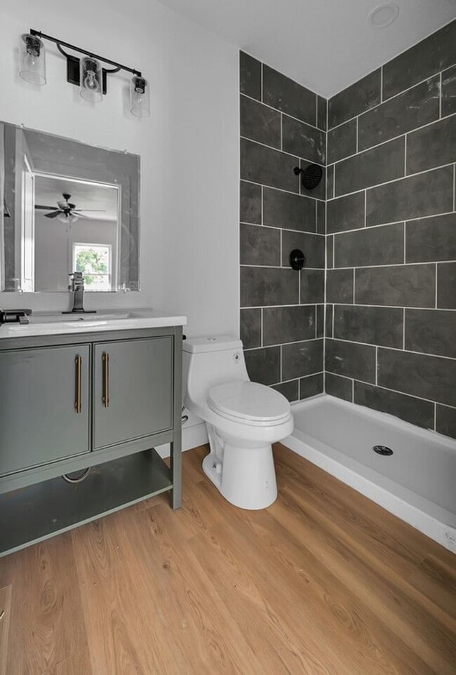 Building Photo - Newly remodeled 4 bedroom/ 2 baths