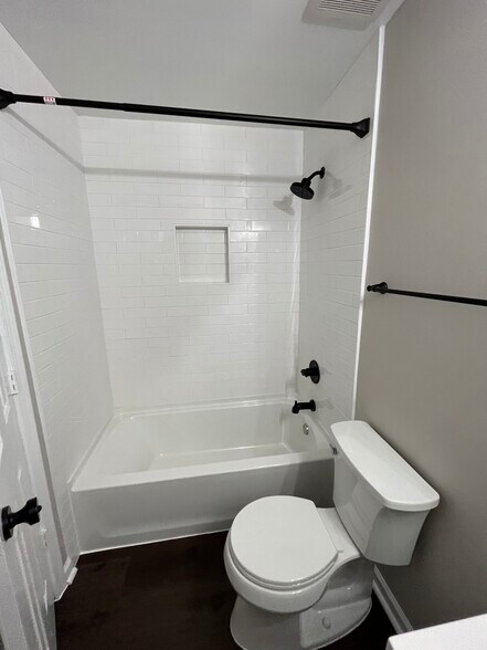 Building Photo - 6527 Old Carriage Ln