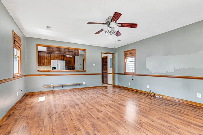 Building Photo - 421 Evanrude Ln