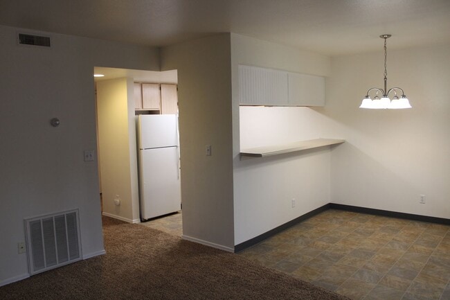 Building Photo - 2529 Ferndale Ln